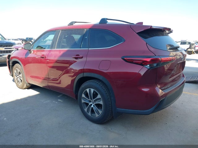 2023 TOYOTA HIGHLANDER XLE 3
