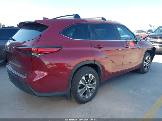 2023 TOYOTA HIGHLANDER XLE 4