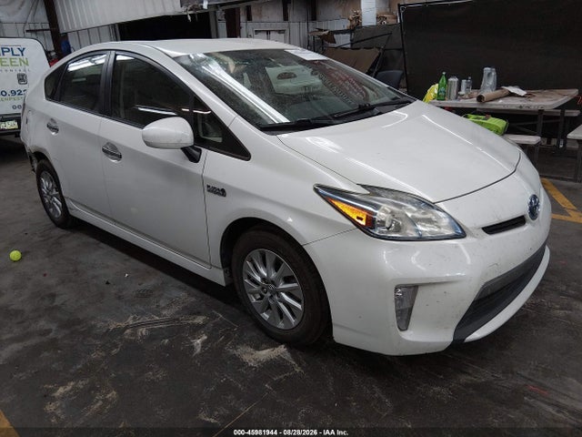 2014 TOYOTA PRIUS 