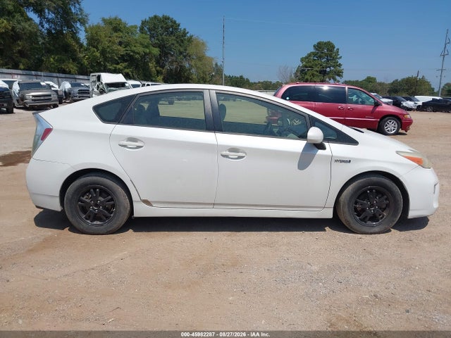 2014 Toyota PRIUS TWO — миниатюра 13