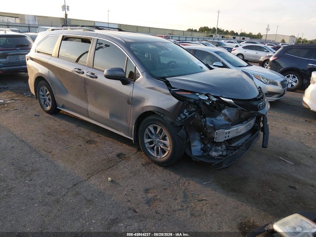 2024 TOYOTA SIENNA LE