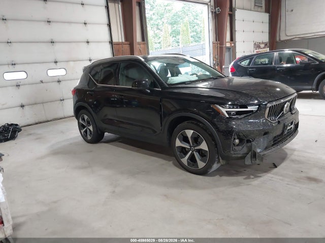 2025 VOLVO XC40 B5 PLUS BRIGHT THEME