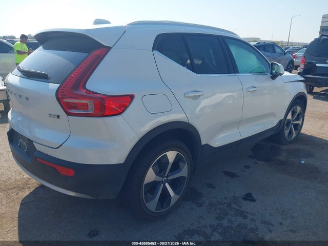 2023 VOLVO XC40 B5 PLUS BRIGHT THEME 4