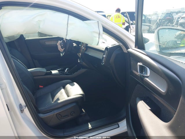 2023 VOLVO XC40 B5 PLUS BRIGHT THEME 5