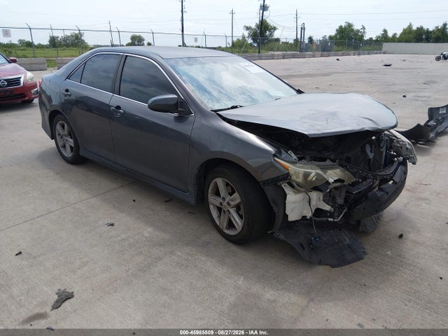 2014 TOYOTA CAMRY SE