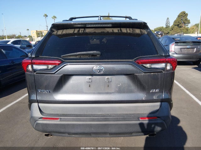 2021 TOYOTA RAV4 XLE 16