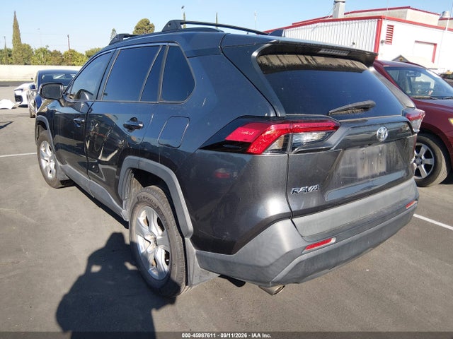 2021 TOYOTA RAV4 XLE 3