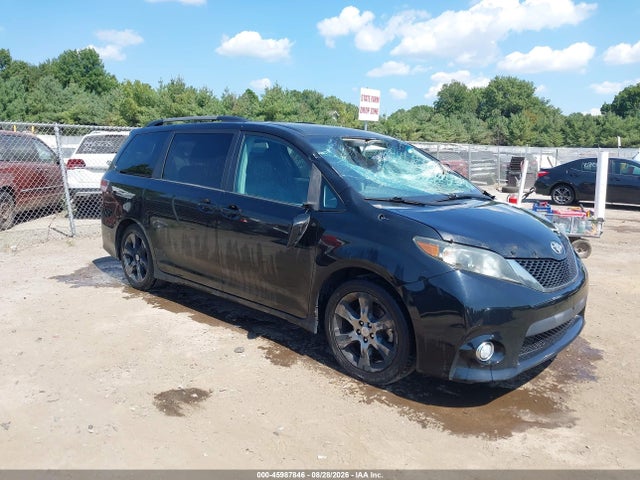 2012 TOYOTA SIENNA SE 8 PASSENGER