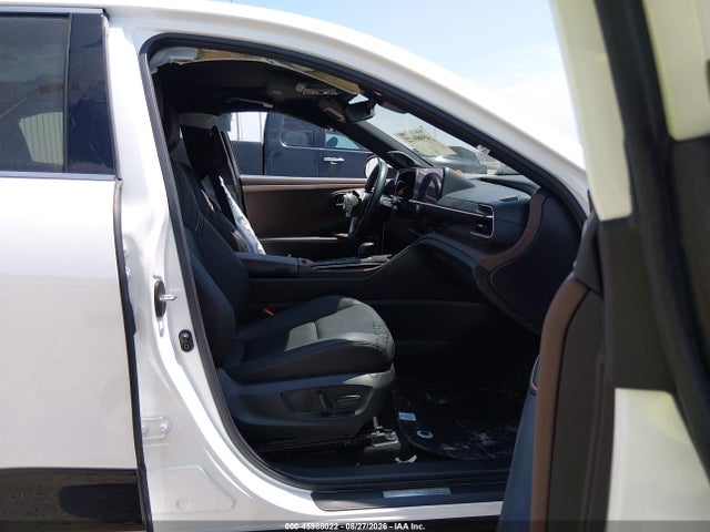 2023 TOYOTA CROWN LIMITED 5