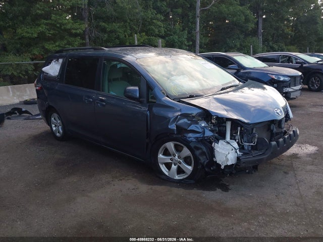 2015 TOYOTA SIENNA LE 8 PASSENGER