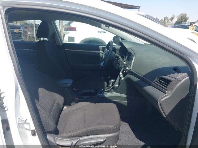 2020 HYUNDAI ELANTRA SE 5
