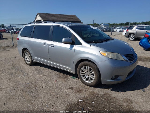 2012 TOYOTA SIENNA XLE V6 8 PASSENGER