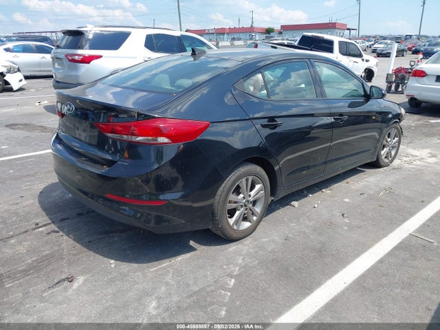 2017 HYUNDAI ELANTRA SE 4