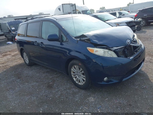 2012 TOYOTA SIENNA XLE V6 8 PASSENGER