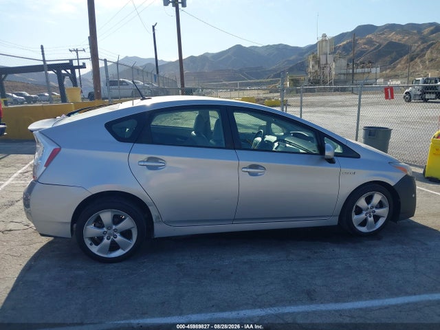 2010 Toyota PRIUS V — фото 18