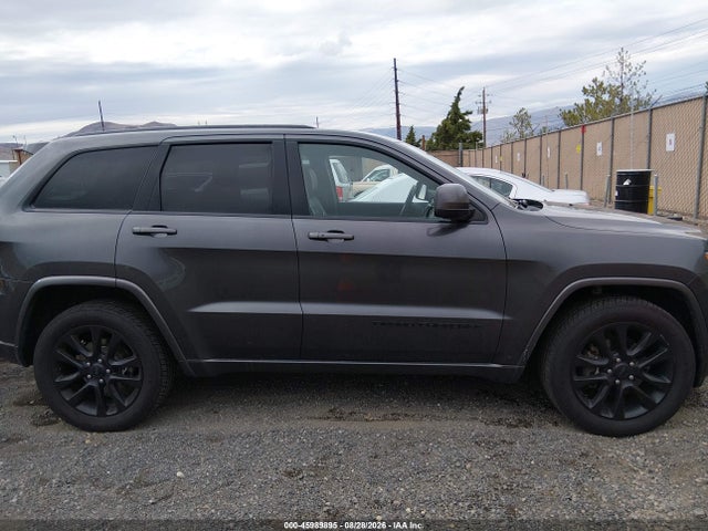 2017 JEEP GRAND CHEROKEE ALTITUDE 4X4 13