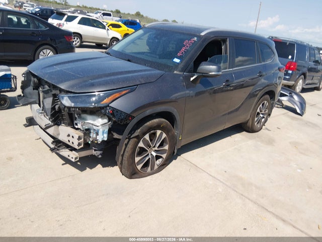 2023 TOYOTA HIGHLANDER XLE 2