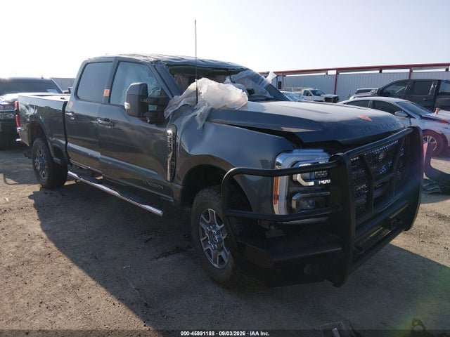 2023 FORD F-350 LARIAT 2