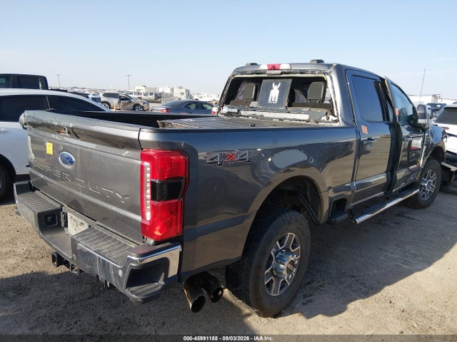 2023 FORD F-350 LARIAT 3