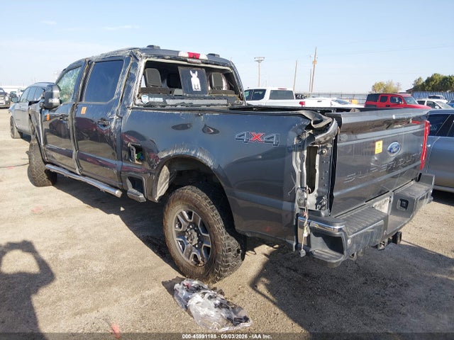 2023 FORD F-350 LARIAT 4
