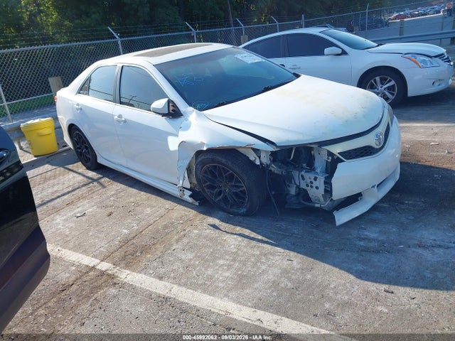 2014 TOYOTA CAMRY SE