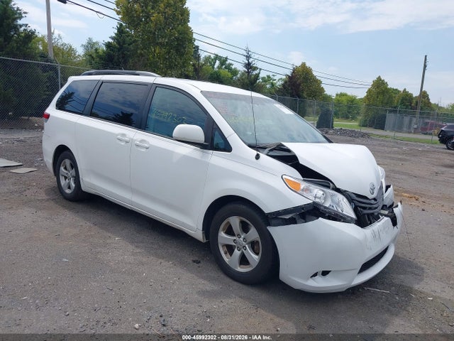 2011 TOYOTA SIENNA LE V6