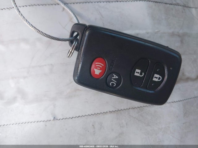 2010 Toyota PRIUS IV — фото 11