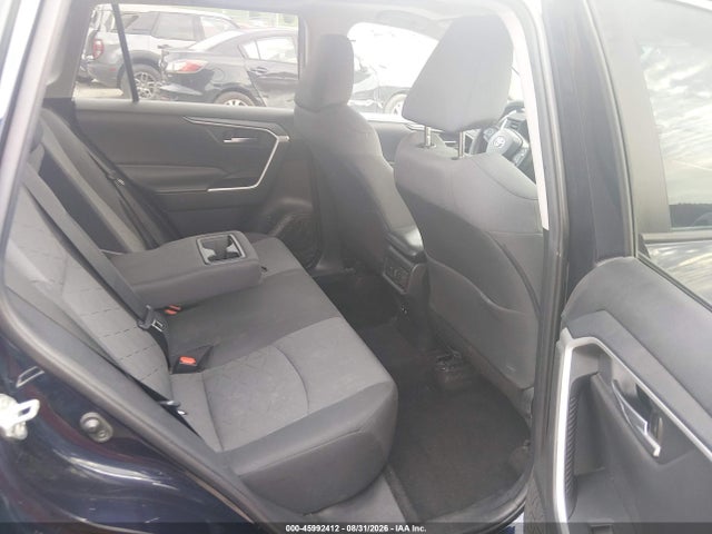 2020 TOYOTA RAV4 XLE 8