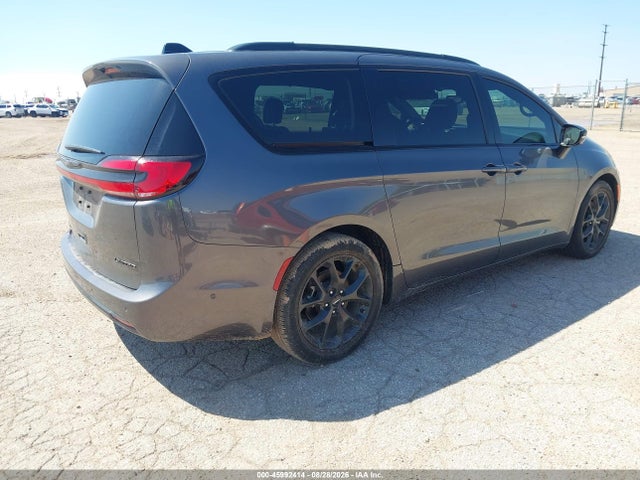 2023 CHRYSLER PACIFICA LIMITED 4