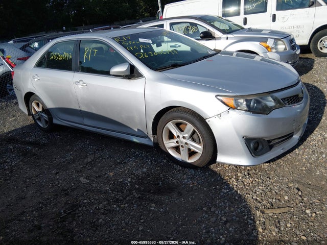 2014 TOYOTA CAMRY SE
