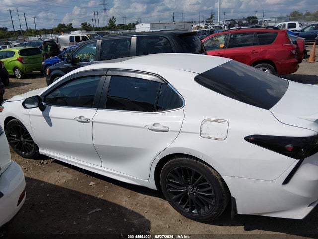 2018 TOYOTA CAMRY SE 14