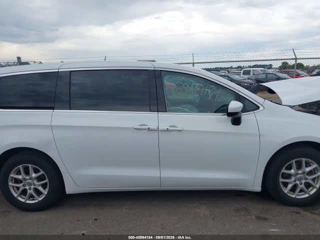 2022 CHRYSLER VOYAGER LX 13