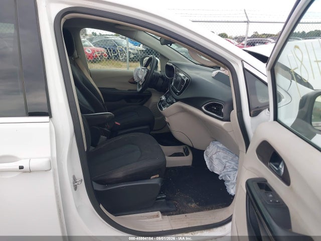 2022 CHRYSLER VOYAGER LX 5