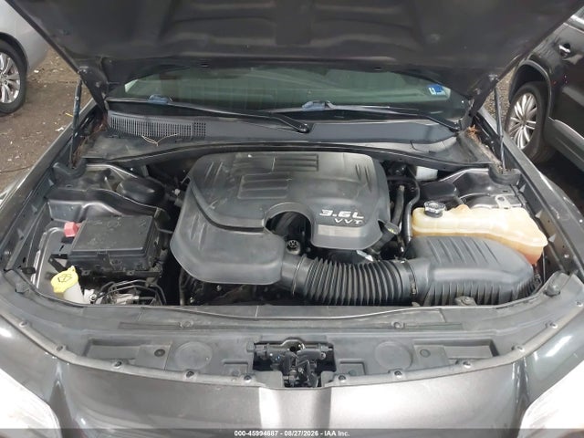 2019 CHRYSLER 300 LIMITED 10