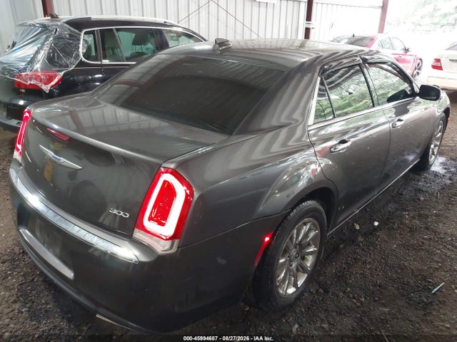 2019 CHRYSLER 300 LIMITED 4