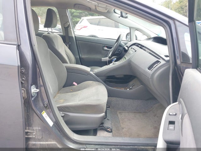 صورة 5 لـ 2011 Toyota PRIUS TWO