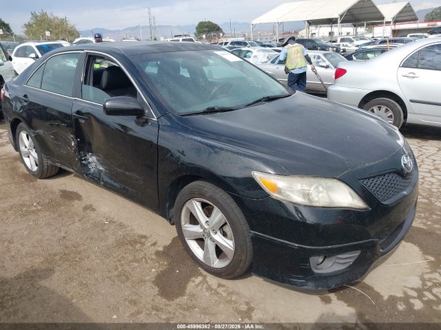 2011 TOYOTA CAMRY SE