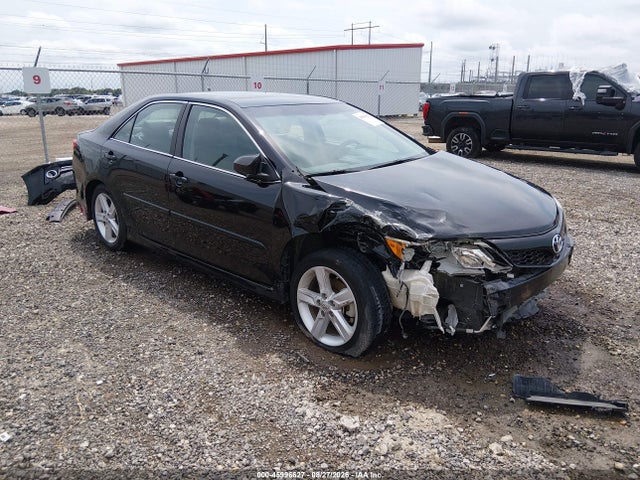 2014 TOYOTA CAMRY SE