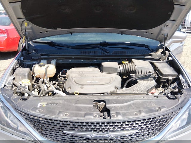 2018 CHRYSLER PACIFICA TOURING L 10