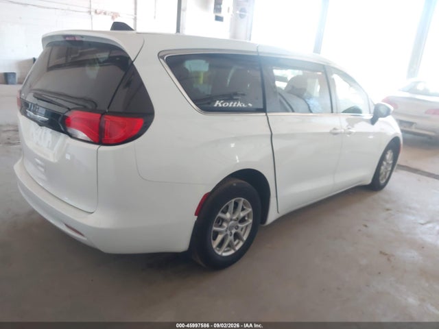 2023 CHRYSLER VOYAGER LX 4