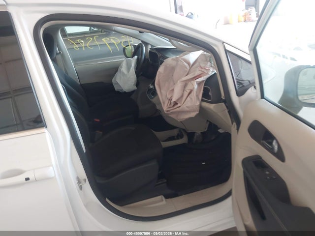 2023 CHRYSLER VOYAGER LX 5