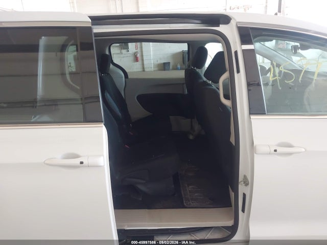 2023 CHRYSLER VOYAGER LX 8