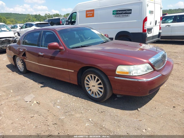 2003 LINCOLN TOWN CAR EXECUTIVE