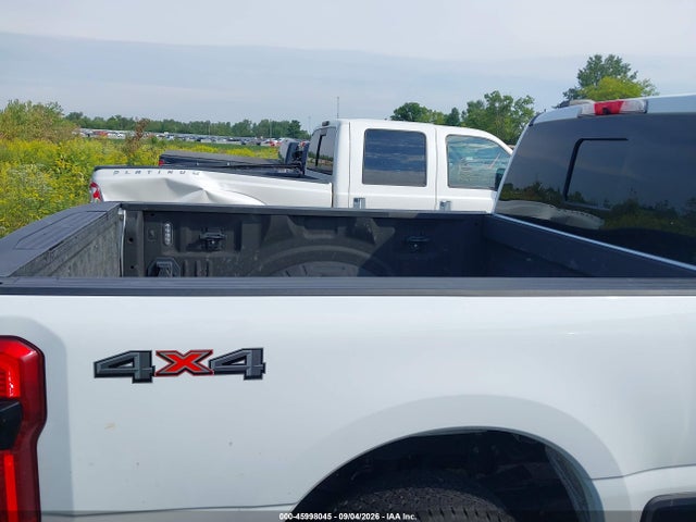 2023 FORD F-350 LARIAT 8