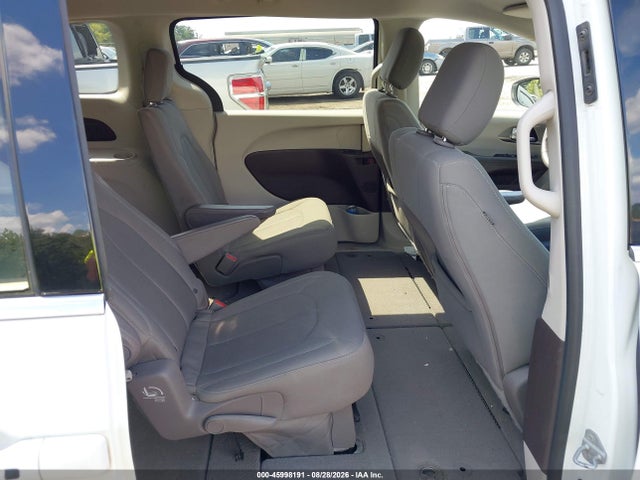 2017 CHRYSLER PACIFICA TOURING 8