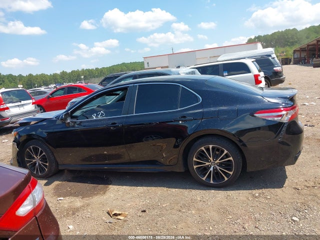 2018 TOYOTA CAMRY SE 14