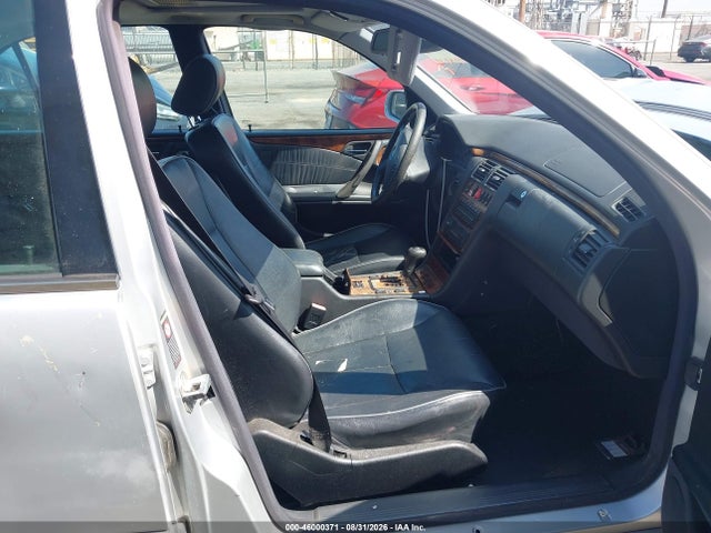 2000 Mercedes-BENZ E 320 照片 5
