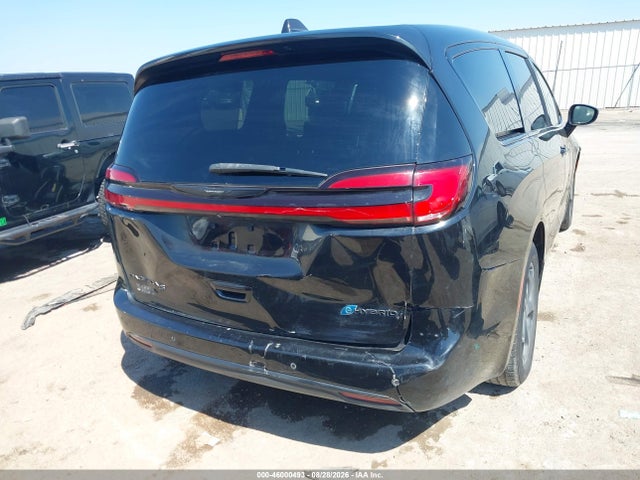 2022 CHRYSLER PACIFICA HYBRID LIMITED 16