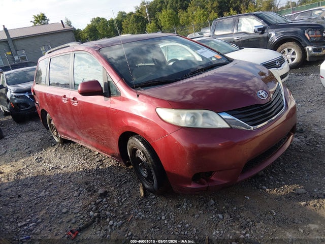 2014 TOYOTA SIENNA LE V6 8 PASSENGER