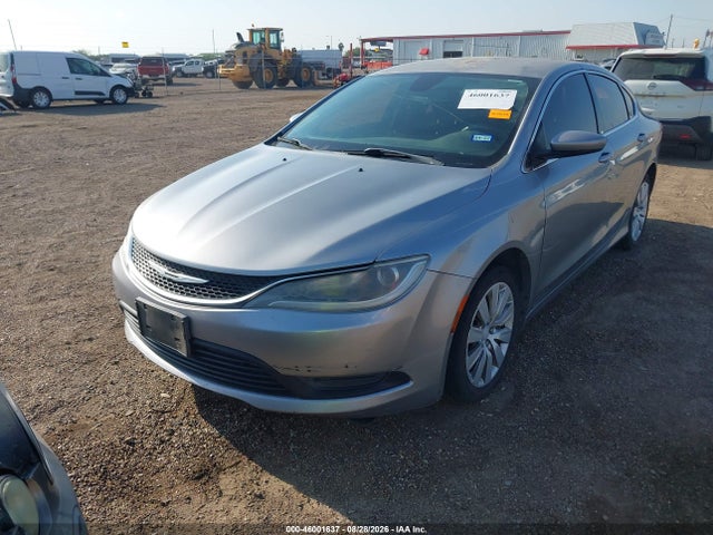 2015 Chrysler 200 LX — фото 2